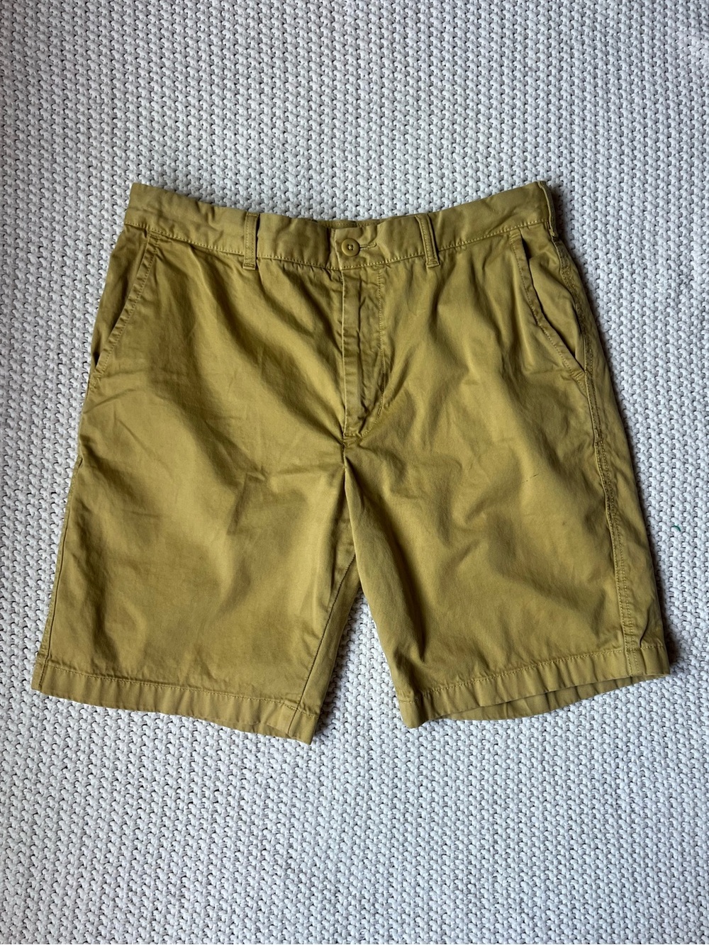 Uniqlo Shorts Mustard Chino Khaki Preppy Casual Athleisure Large 10" Inseam
